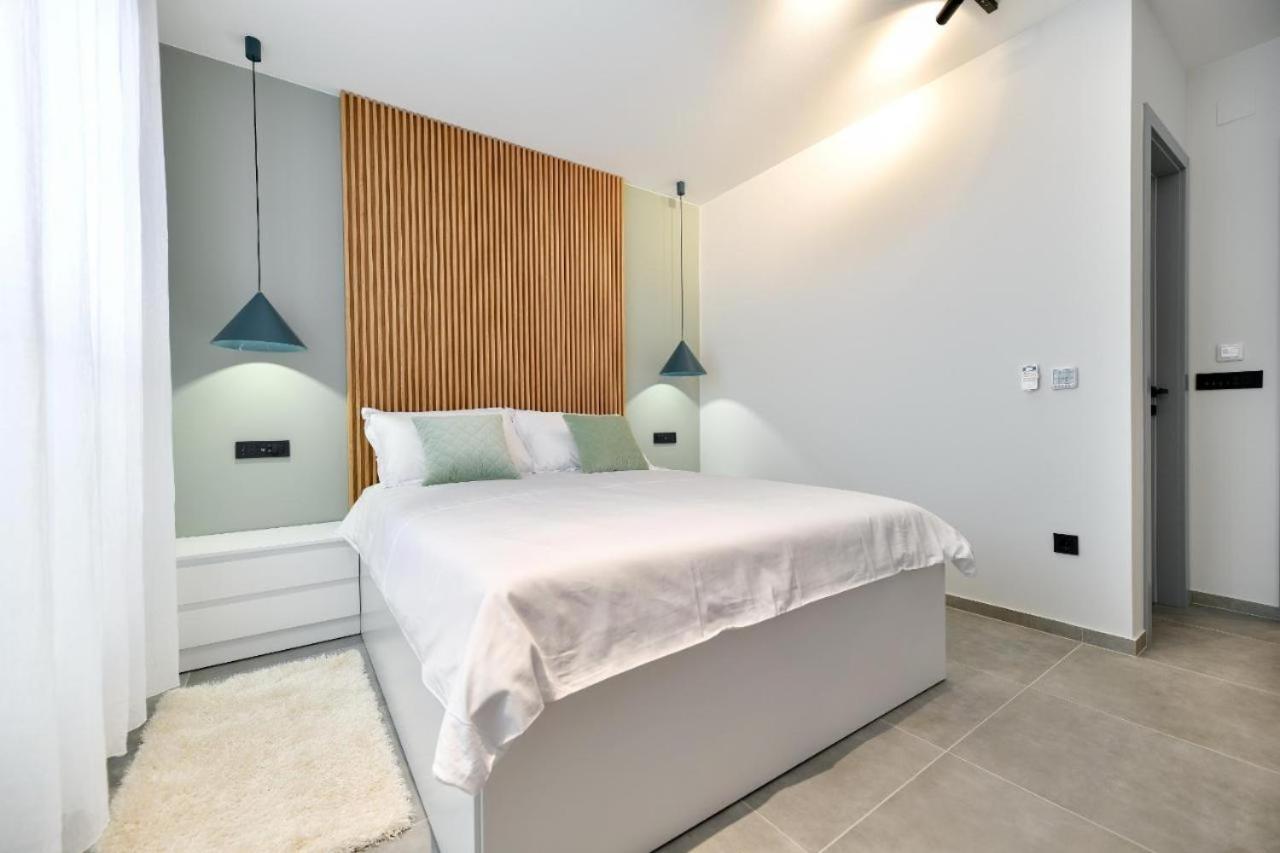 Maris Accommodation By Belmont Realty Задар Екстериор снимка